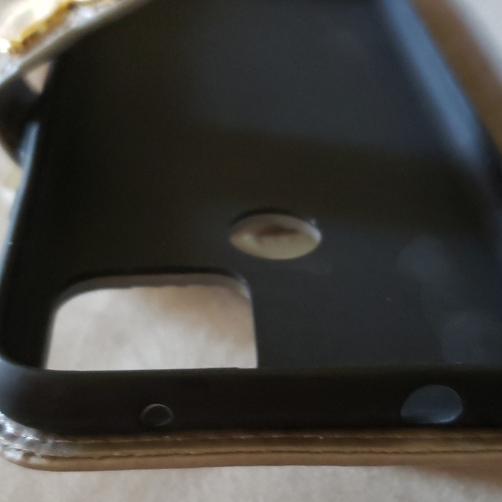 Cell Phone Cover. - Picture 6 of 8